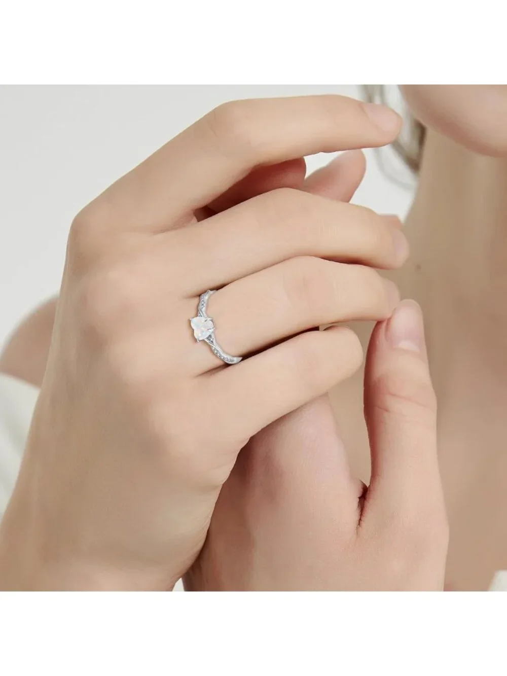 Stunning 1.25ct Heart Promise Ring in 925 Sterling Silver, Twisted Vine Design